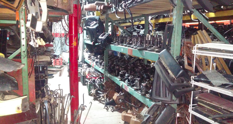 Illustration for article titled This Amazing Indoor Jeep Junkyard Is My Heaven On Earth